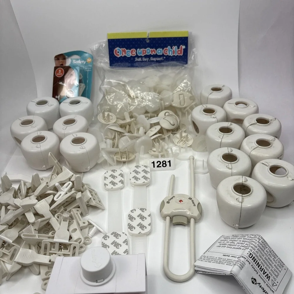 Lot Of Safety1st Child Baby Proof Variety Locks &Outlets Used Nails Not Included